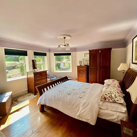 Charming 3-bed Victorian House In *
